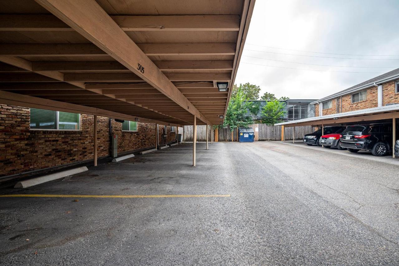 Lovely Comfort Uptown Condo For Houston Trip. Exterior photo